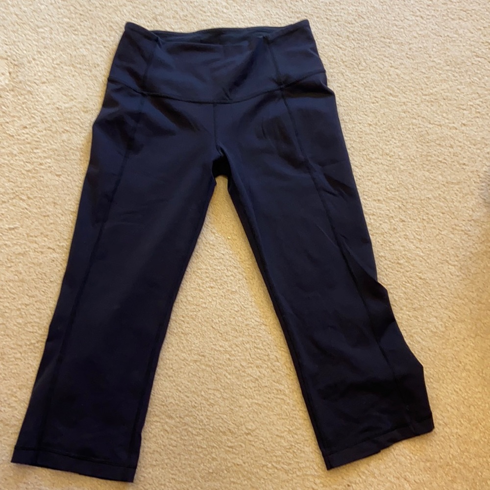 Lulu lemon Capri workout pants. Black. Size 8. Lightly worn. Back pocket.